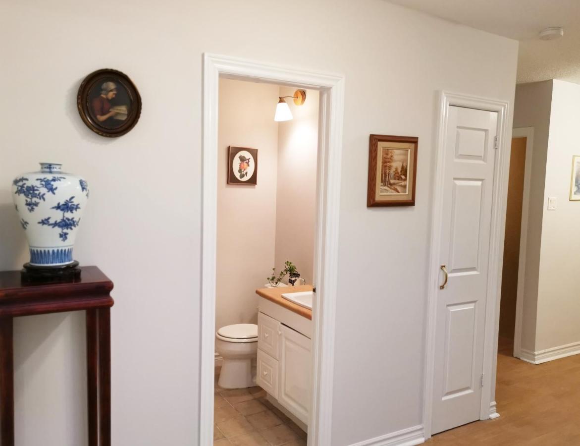 Cozy Private Rm Heart Of North York Free Parking Full Kitchen Close To Downtown Privatunterkunft Toronto