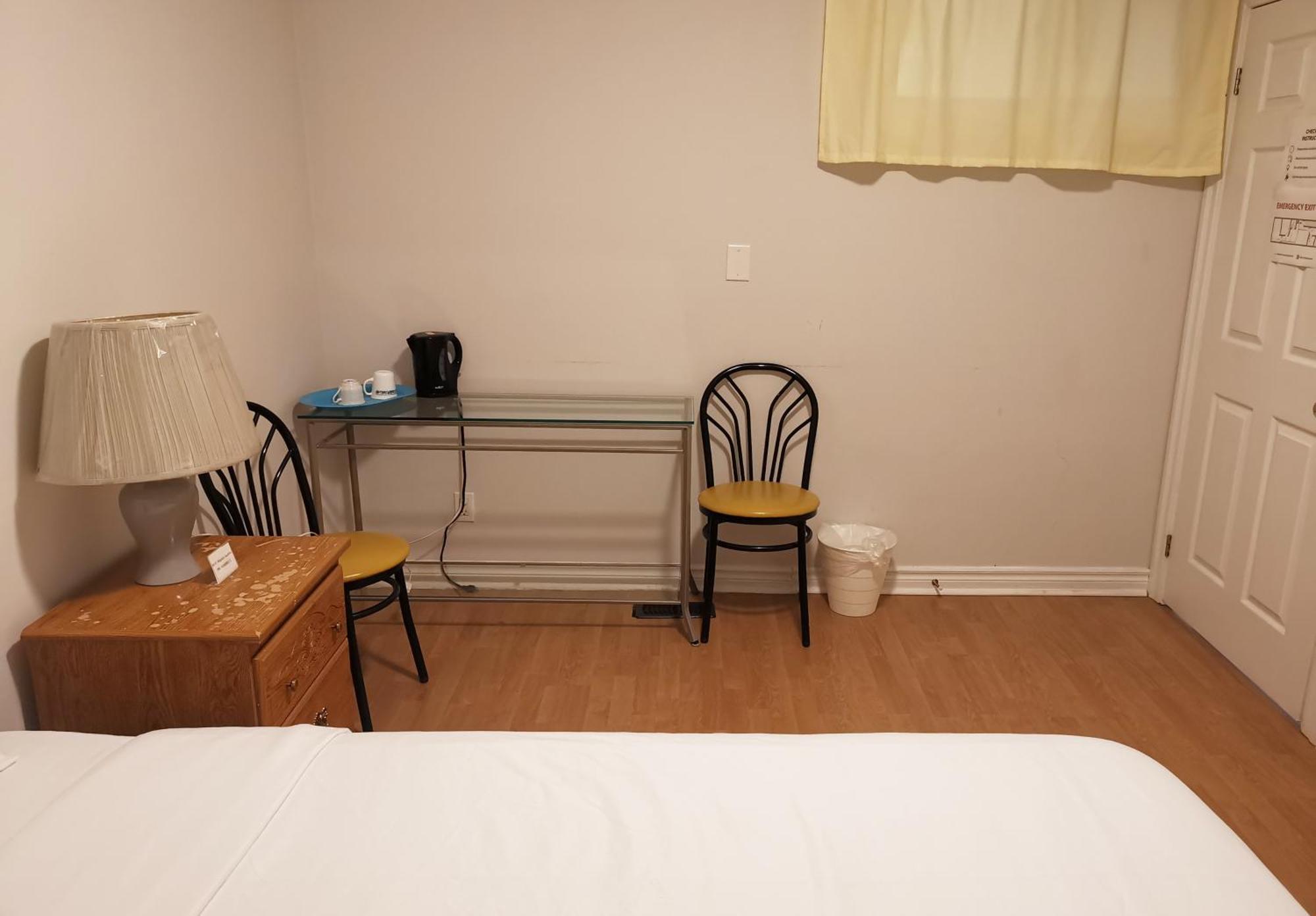 Cozy Private Rm Heart Of North York Free Parking Full Kitchen Close To Downtown Privatunterkunft